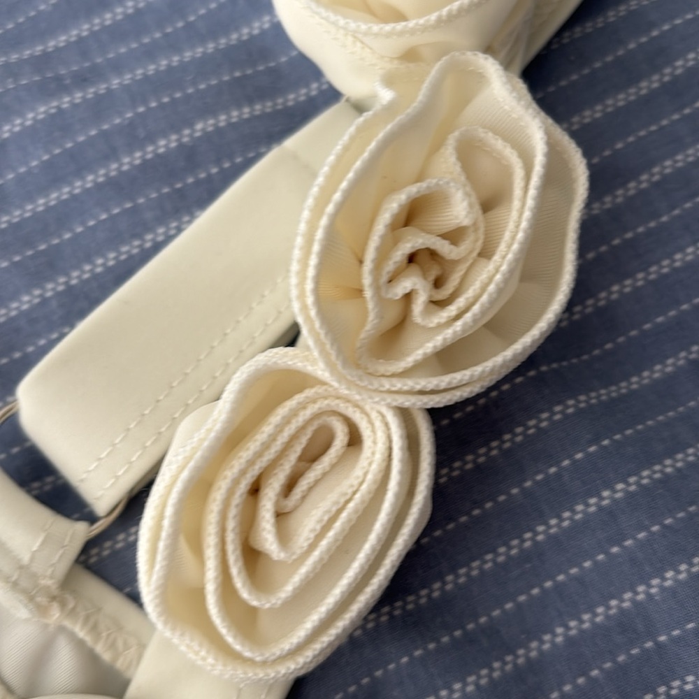 Ivory rosette bikini set - Picture 10 of 10